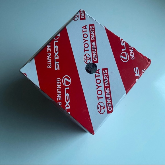 Genuine OEM Toyota Engine Oil Filter 04152-YZZA1 - Picture 9 of 9